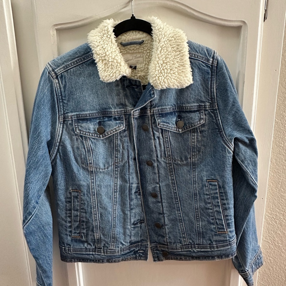 ❤️ BNWT Universal Thread denim jacket with sherpa collar ❤️